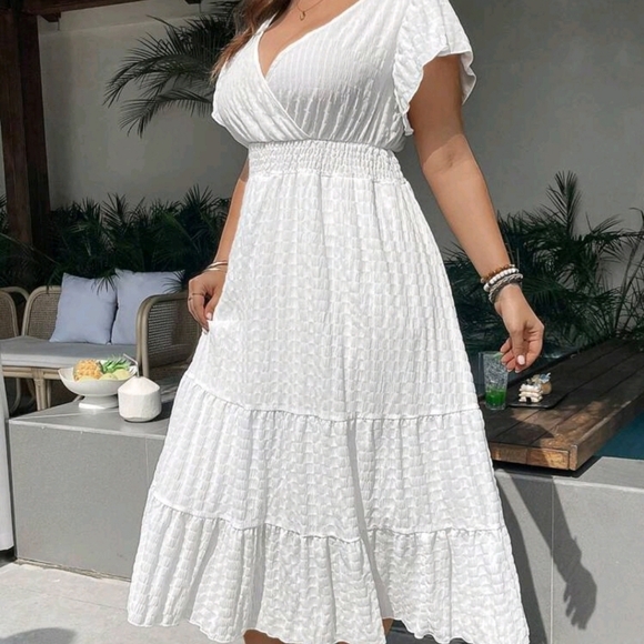 16(2XL) Plus Size Women's White Waist Gathered V-Neck Ruffled Dress - Picture 3 of 3